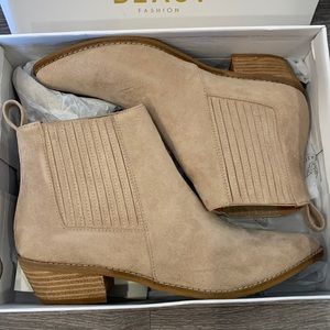 NWT Beast Fashion Taupe Booties
